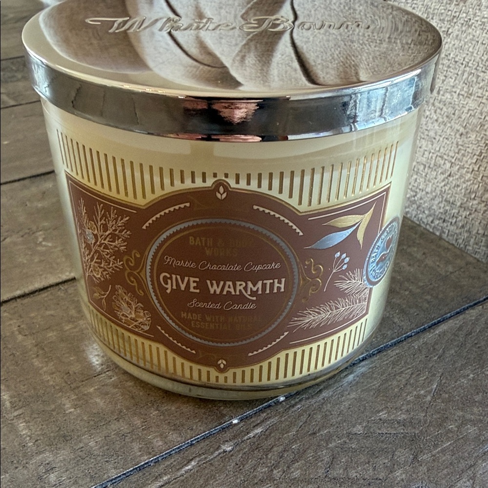 Bath & Body Works Marble Chocolate Cupcake Give Warmth Candle - Cream and Silver